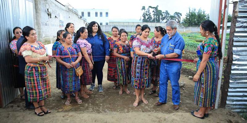 Fortalecen el acceso de alimentos con los huertos comunitarios