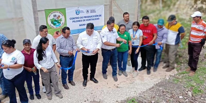 Inauguran Invernadero Hortícola en Petén