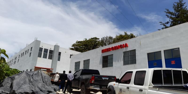 Supervisión de centro de salud por parte de especialistas de la DASID. 