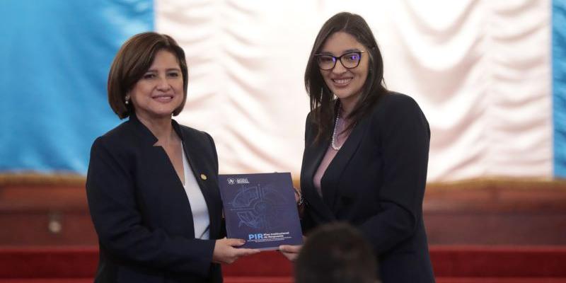 Vicepresidenta Karin Herrera