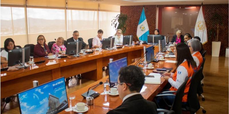 El Ministerio de Finanzas y Segeplan entregaron las propuestas recibidas por la ciudadanía.