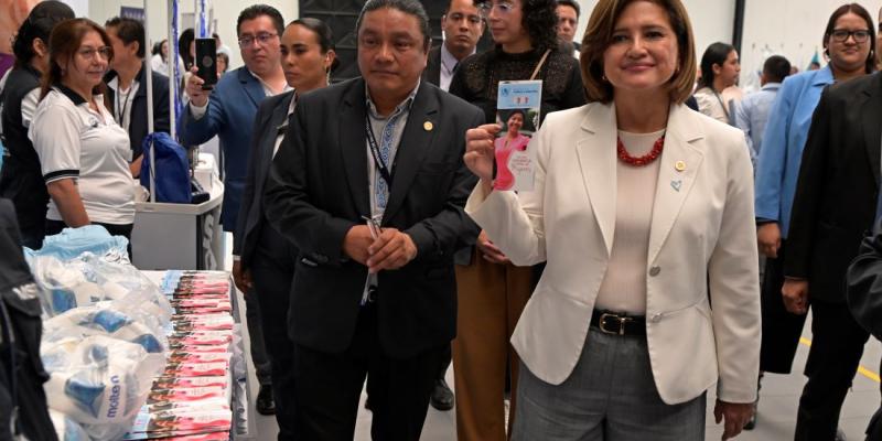 Karin Herrera en la Feria de la Salud Reproductiva.