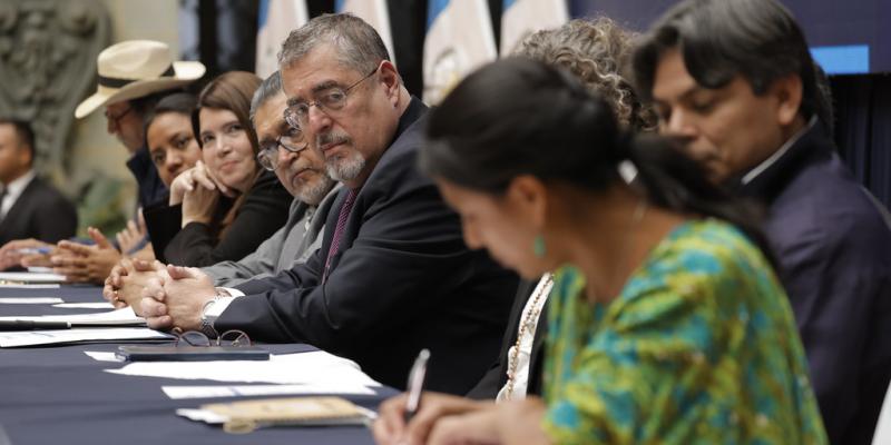 Firma de Acuerdo Agrario del Gobierno de Guatemala con organizaciones campesinas
