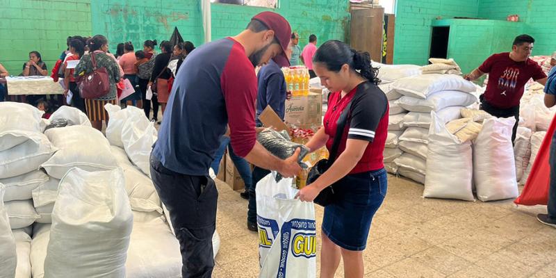 Alimentos para dieciséis mil familias