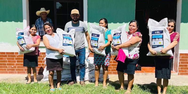 Entregan semilla mejorada en San Juan Ermita
