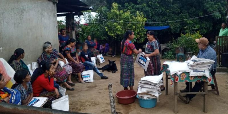 Entregan semillas de sorgo en Chimaltenango