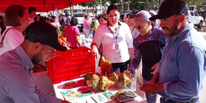 Jalapa celebra la Feria del Agricultor