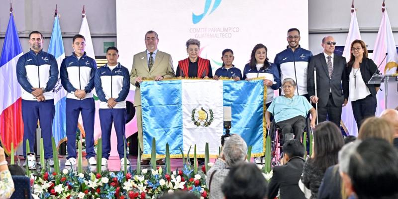 Presidente Bernardo Arévalo y Lucrecia de Peinado 