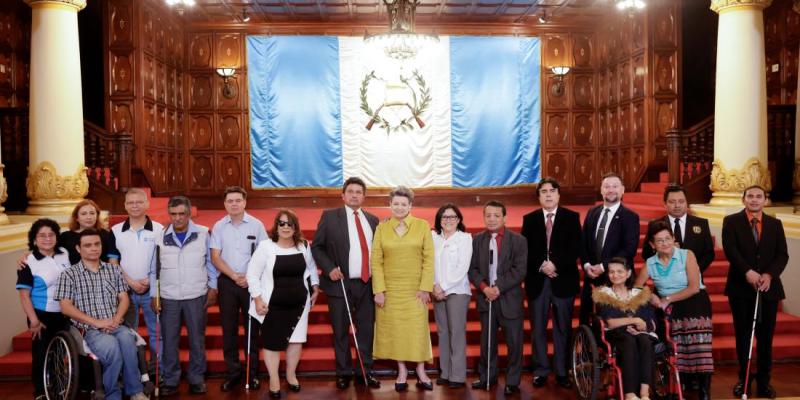 Primera Dama Lucrecia Peinado 