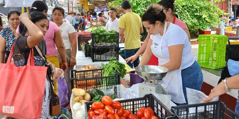 Productoras y productores de San Antonio Suchitepéquez se suman a la Feria del Agricultor
