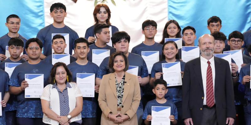 Juventud destacada en robótica, representará a Guatemala en competencias internacionales
