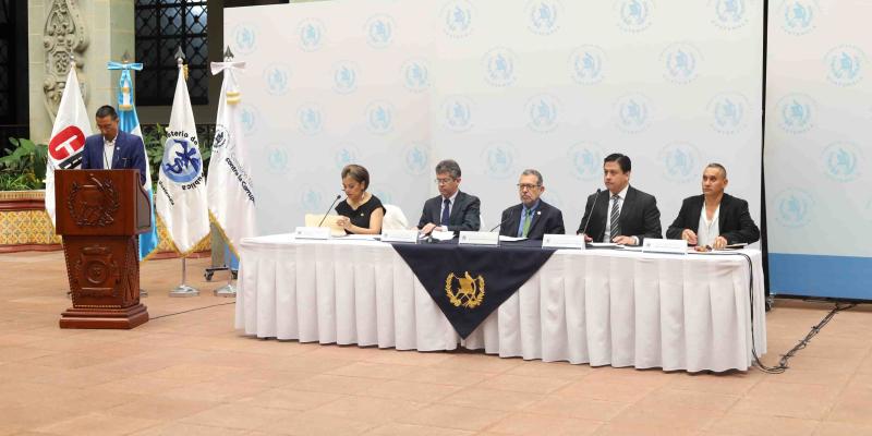 El Ministerio de Comunicaciones, Infraestructura y Vivienda (CIV), junto con el Ministerio de Salud Pública y Asistencia Social -MSPAS- y el acompañamiento de la Comisión Nacional contra la Corrupción, informa a la población sobre las acciones emprendidas ante el último contrato para la construcción y equipamiento del Hospital de la Cabecera Municipal de San Pedro Necta, Huehuetenango, bajo la Unidad de Construcción de Edificios del Estado (UCEE). 