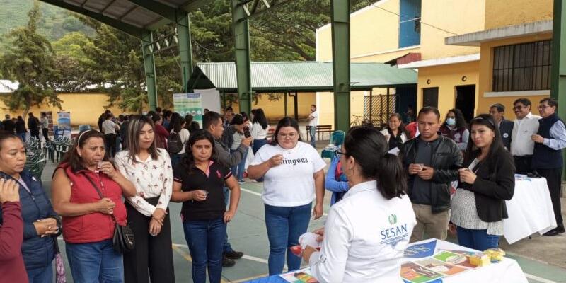 La SESAN promueve alimentación saludable en feria distrital con actividades lúdicas