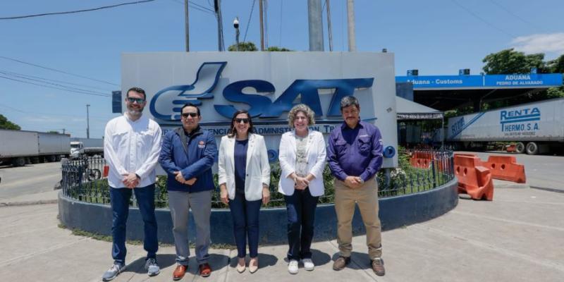 Autoridades de comercio y adunas de El Salvador y Guatemala