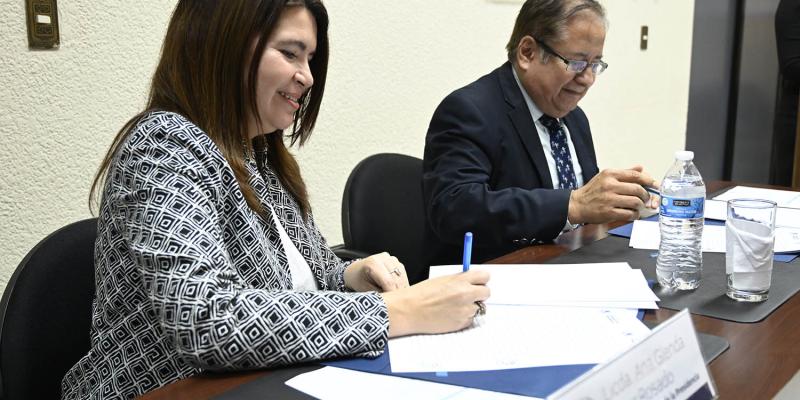 La Secretaría Privada de la Presidencia y el Ministerio de Energía y Minas firman convenio interinstitucional para avanzar en la electrificación rural