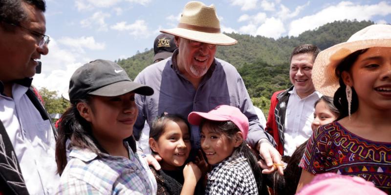 El mandatario conoció el proceso de producción agrícola que realizan los jóvenes que han recibido capacitación  y formación de parte del personal del Ministerio de Agricultura.