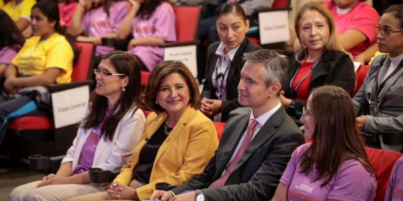 Vicepresidenta Karin Herrera