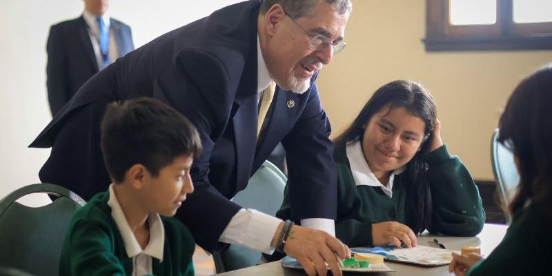 240913 NIÑOS REALIZAN ARTE RECICLADO EN CELEBRACIÓN DE LOS 203 AÑOS DE INDEPENDENCIA
