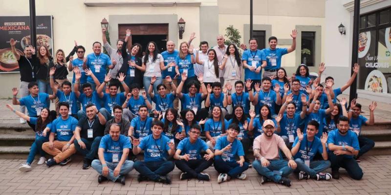 Jóvenes culminan con éxito el hackathon científico y tecnológico en Quetzaltenang