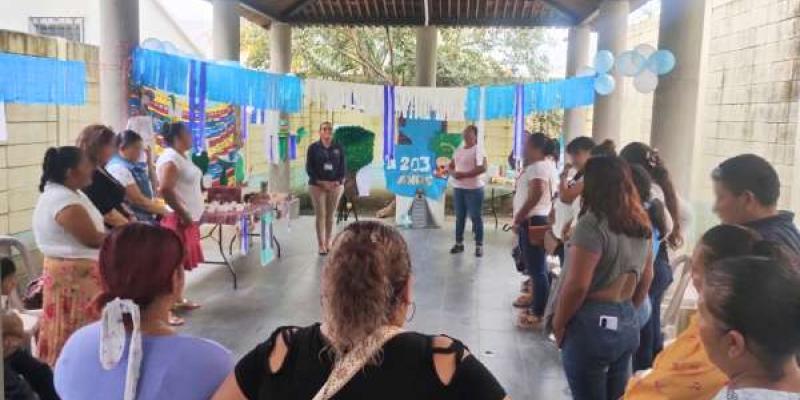 Los padres de adolescentes en conflicto con la Ley Penal se reunieron para el taller sobre el alcoholismo y celebrar la Independencia