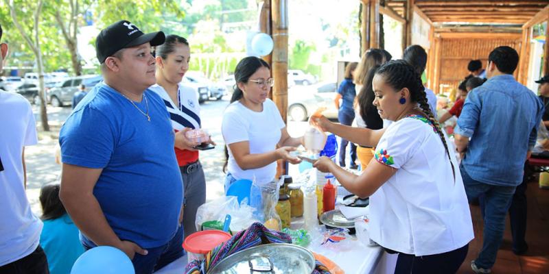 Fervor cívico brota en conmemoración de las fiestas patrias