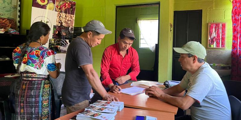 Brindan capacitan de comercialización en Santa Clara La Laguna, Sololá