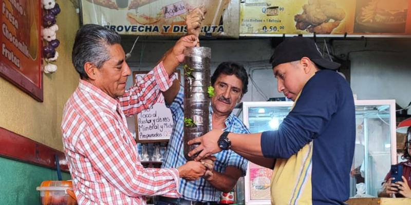 Capacitación y entrega de pilones para huertos urbanos