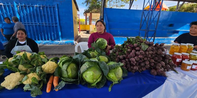 El Tejar realiza Feria del Agricultor en apoyo a productores locales