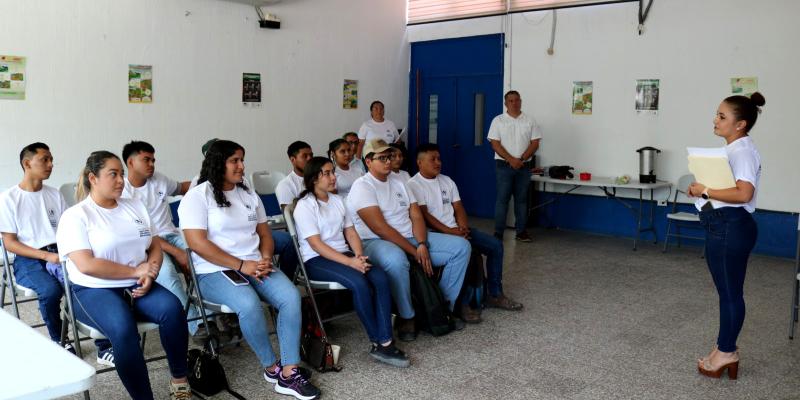 Jóvenes de los municipios de Petén culminan su Servicio Cívico