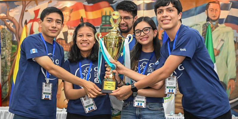 La Selección Nacional de Matemáticas de Guatemala brilla en Honduras