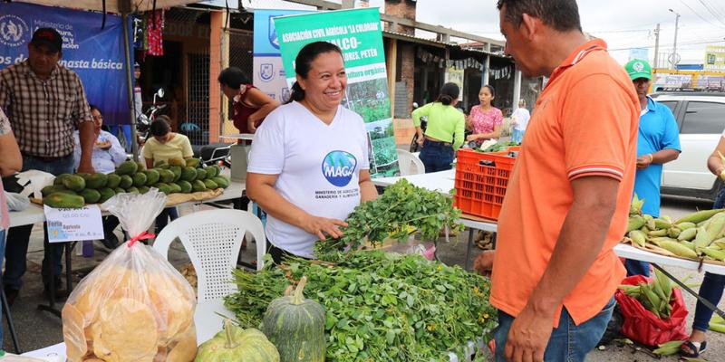 Otra exitosa Feria del Agricultor en Flores, Petén
