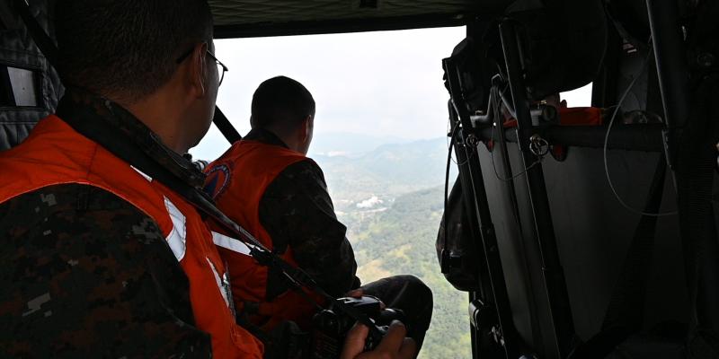 Ejército de Guatemala realizó sobrevuelo de reconocimiento en zonas volcánicas para el monitoreo de los lahares.