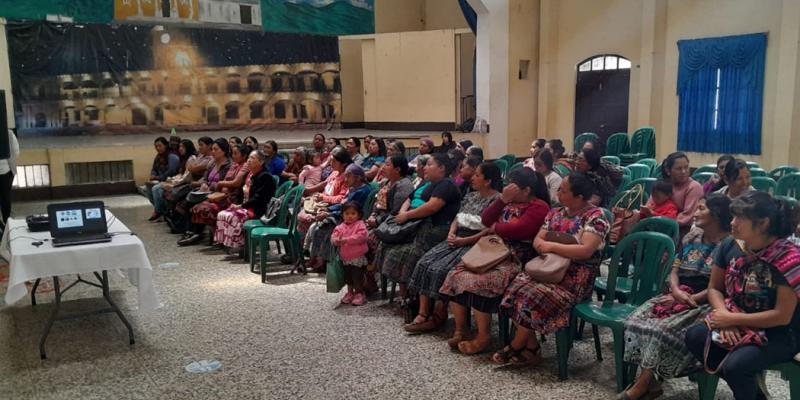 Productoras aprenden a implementar huertos productivos de policultivos