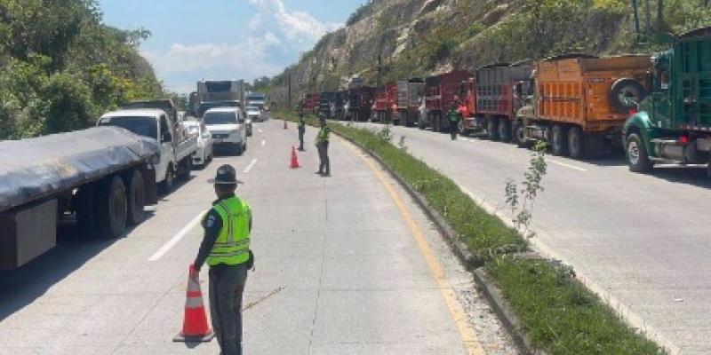Debido a la emergencia ocurrida en el km 61 de la CA-9 Norte, el Ministerio de Comunicaciones, Infraestructura y Vivienda (CIV) informa a la población: