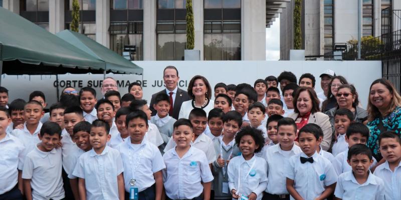 Se impulsa la educación científica y tecnológica mediante la firma de un convenio entre Senacyt y Banguat