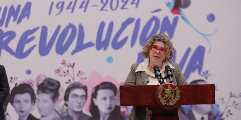 Ministra de Economía brinda Conferencia de prensa 