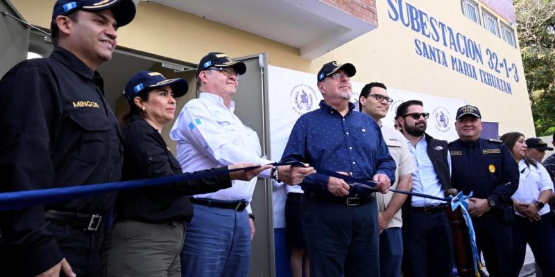 El  presidente Bernardo Arévalo   y el ministro de Gobernación, Francisco Jiménez, inauguran subestación policial en Santa María Ixhuatán, Santa 