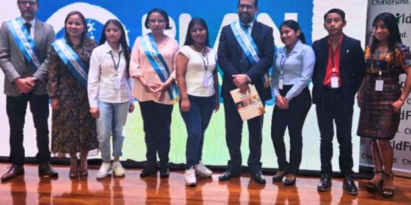 La Secretaria en funciones, Carmen Gularte, formó parte del panel de invitados en el diálogo "Gobernando con la Niñez". 