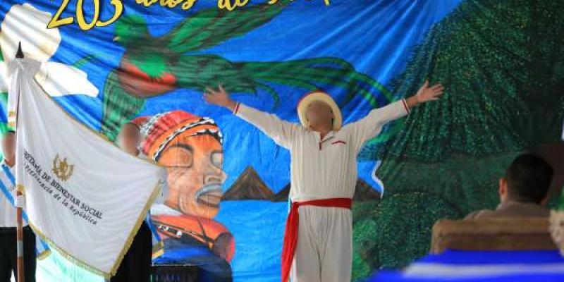 En el Centro Juvenil de Privación de Libertad para Varones -CEJUPLIV- Gaviotas se realizó una fiesta cívica para cerrar el mes patrio.