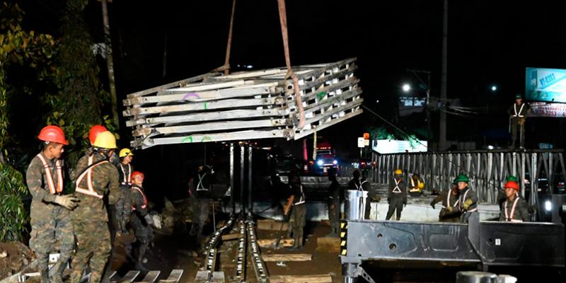 En tiempo récord concluyen los trabajos de recuperación del puente temporal en el km. 17.5 Ruta al Pacífico