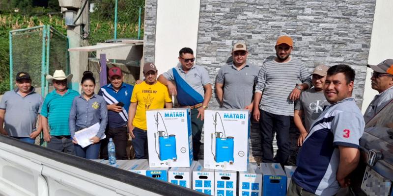 Agricultores reciben insumos y capacitación para mejorar sus capacidades productivas