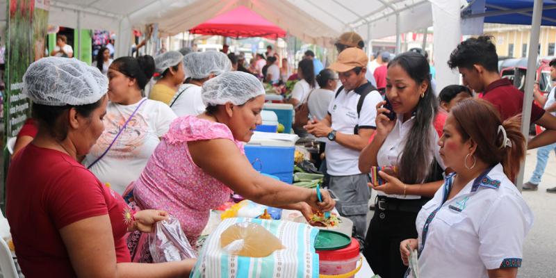 Se realiza feria del agricultor en Flores, Petén