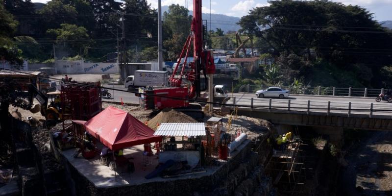COVIAL intensifica los trabajos de construcción del puente en el km 17.5 de la CA-9 Sur, Villa Nueva