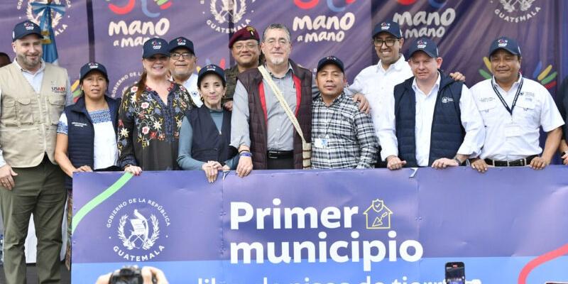 Mano a Mano: presentan comunidad modelo y primer municipio libre de pisos de tierra en Guatemala