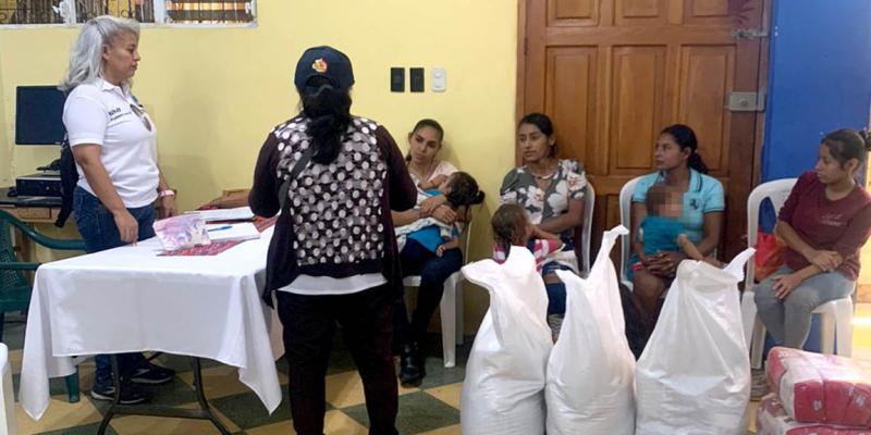 Entregan asistencia alimentaria a familias con niños en desnutrición aguda