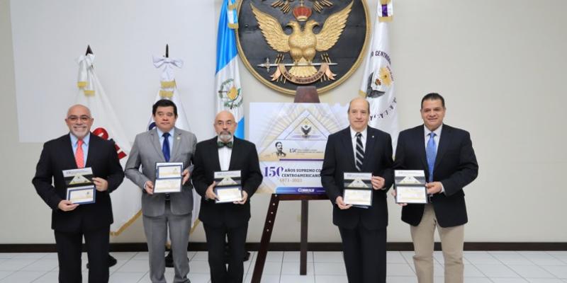Con un sello postal único Guatemala conmemora los 150 años del Supremo Consejo Centroamericano del Grado 33