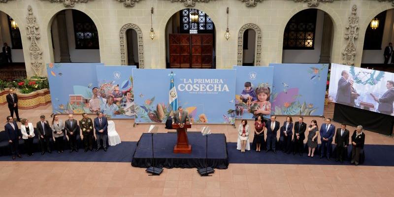 Conferencia de Prensa y presentación de Gabinete
