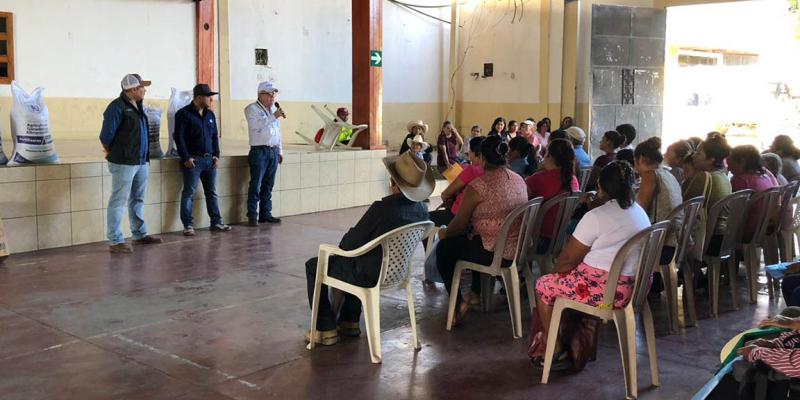Agricultores de municipios de Zacapa reciben el Bono Campesino