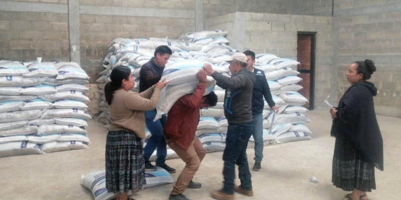 Entregan Bono Campesino en Alta Verapaz