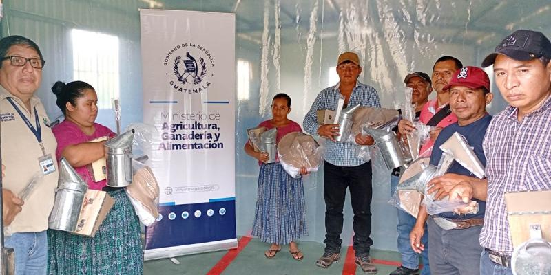 Fortaleciendo la producción apícola con insumos para protección personal